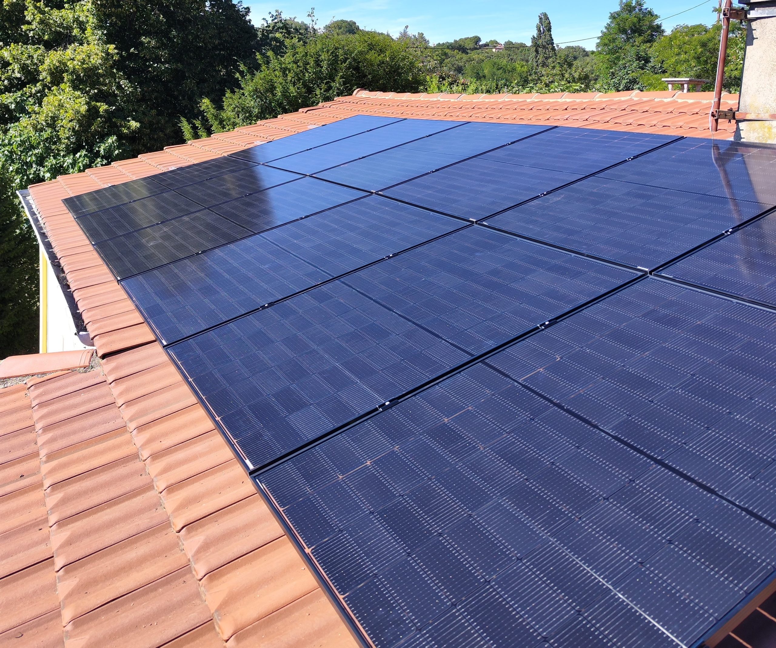 Panneaux solaires sur toit